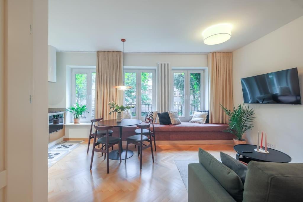 Cityscape Haven: Urban Retreat Гданськ Екстер'єр фото